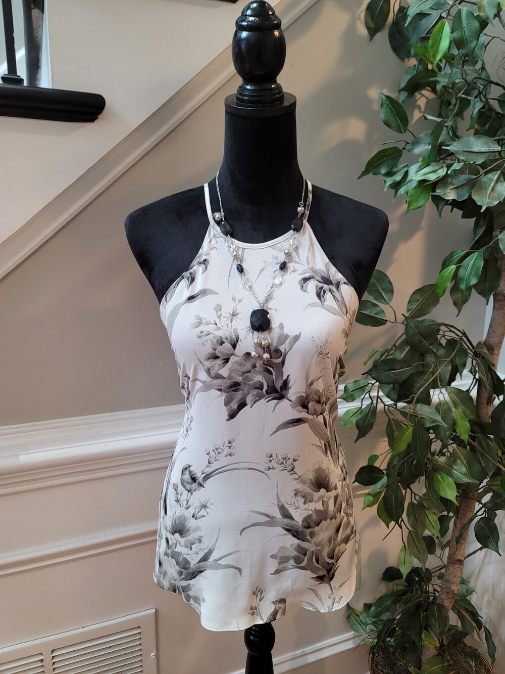 Loft Camisole Tank Top Blouse Women's SZ XS Ivory Sleeveless Halter V-Back